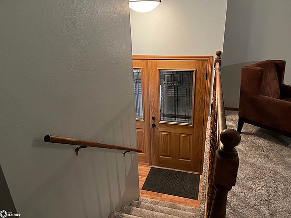 4th image of 720 3rd St NE