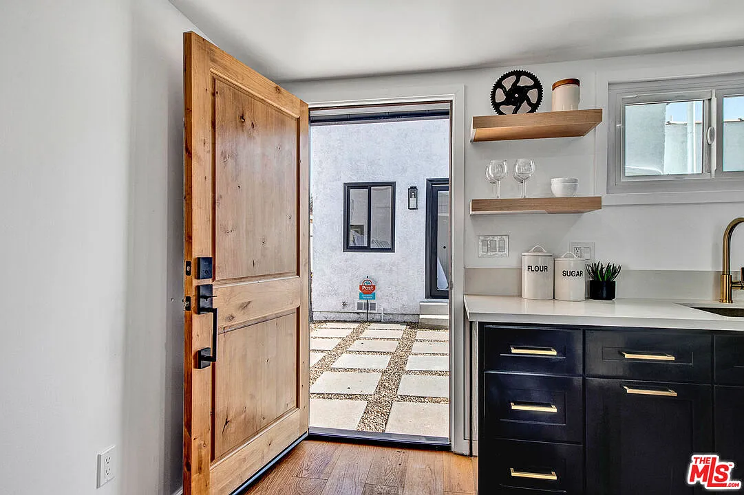 1 bed, 1.0 bath, 500 sqft, $2,450 — Photo 3