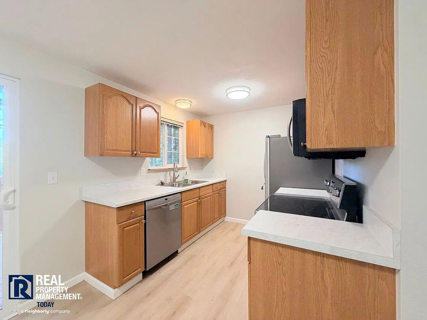 Updated 4-Bedroom, 2-Bath Home in Debra Jane Lake Estates! — Photo 2