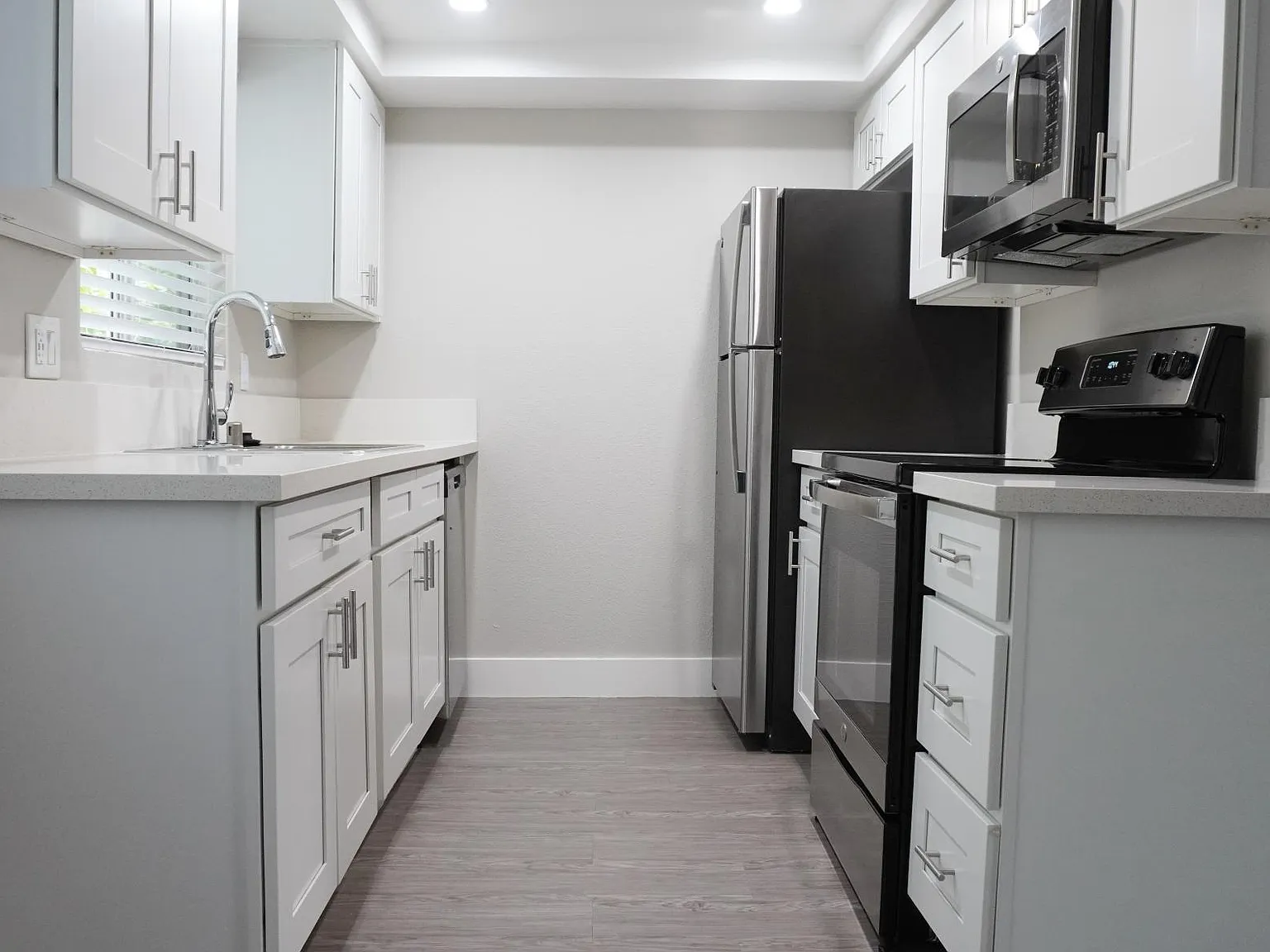 2 bed, 1050 sqft, $2,795 — Photo 2