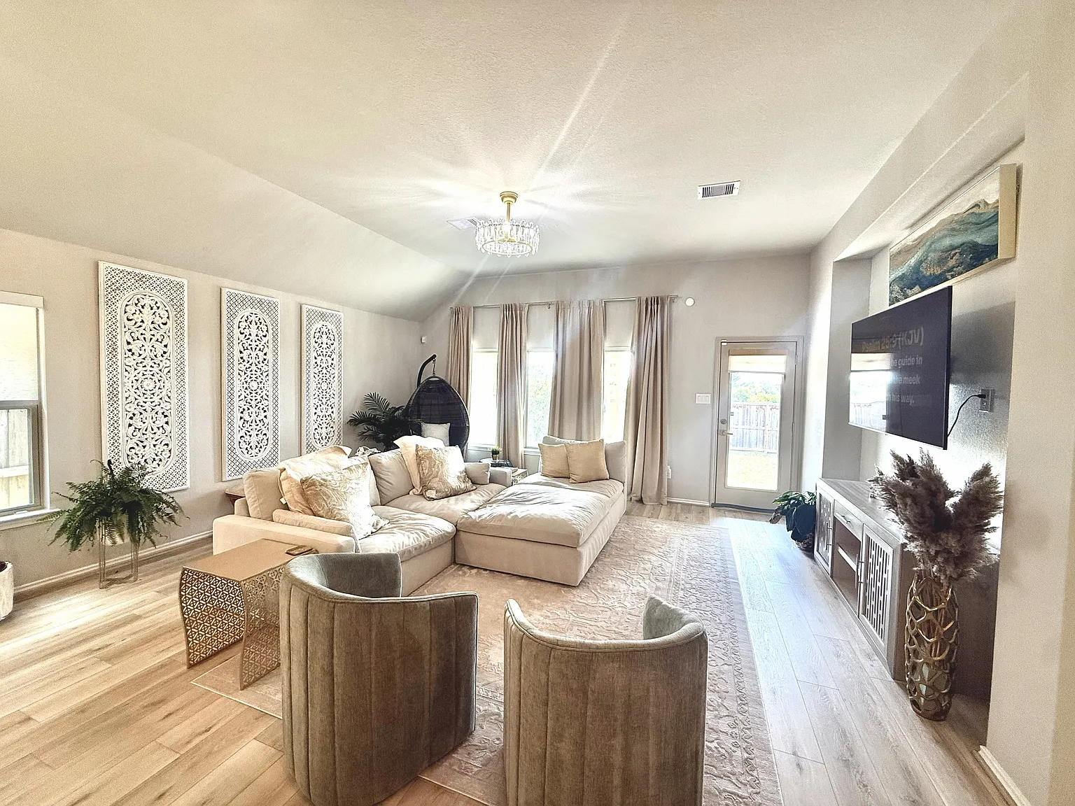 4 bed, 2074 sqft, $3,500 — Photo 4