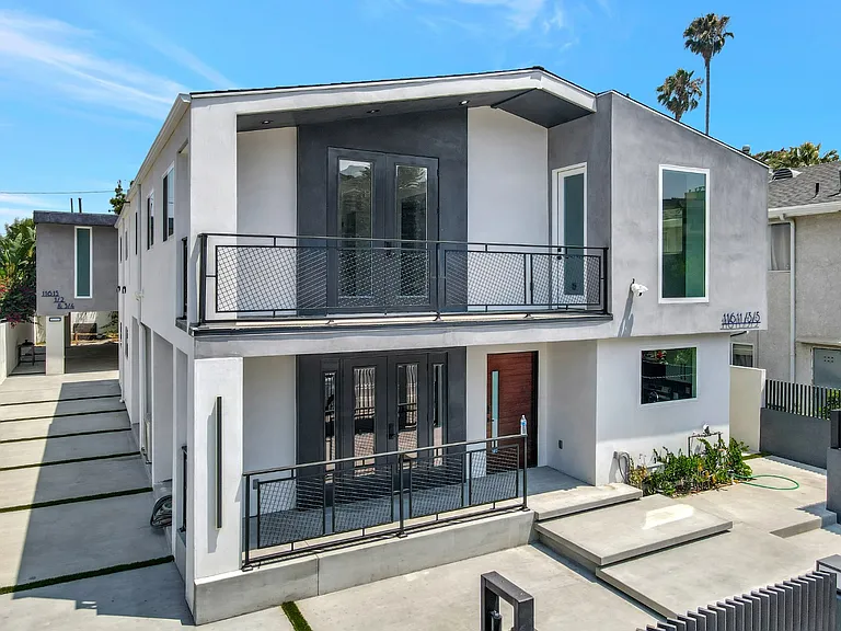 11611 Burbank Blvd — Photo 10