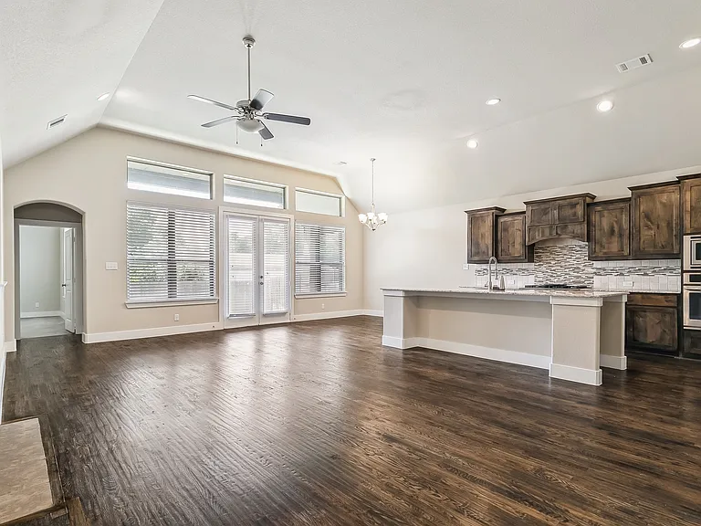 2508 Sanders Ct — Photo 5