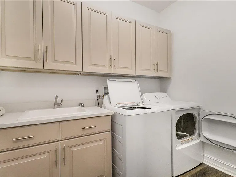 10098 Akenside Dr — Photo 40