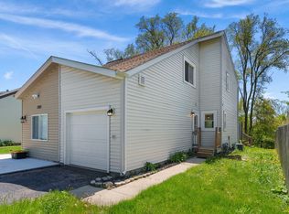 27W149 Cooley Ave, Winfield, IL 60190