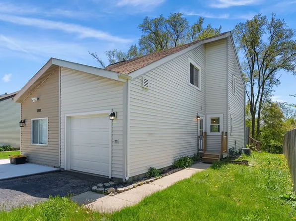 27W149 Cooley Ave, Winfield, IL 60190