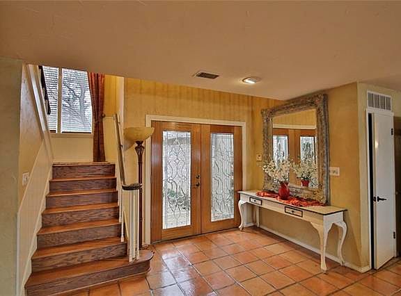 4th image of 1749 Lakeshore Dr