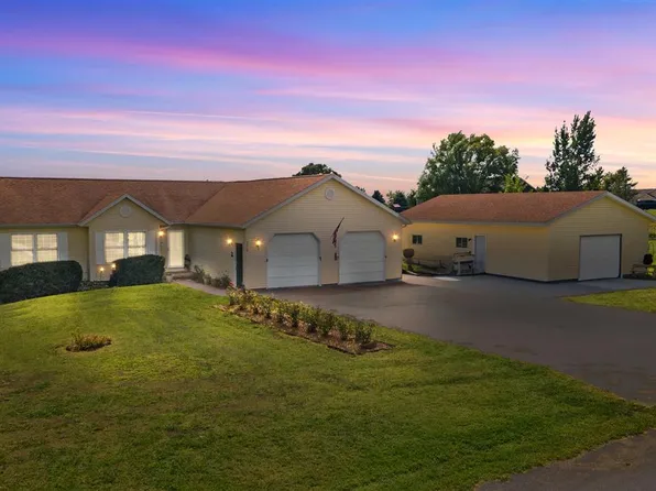 2919 North Dr, Parnell, IA 52325