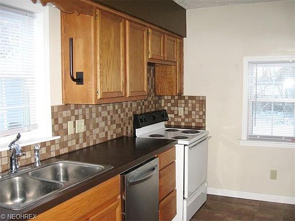 3rd image of 2309 Suncrest Dr