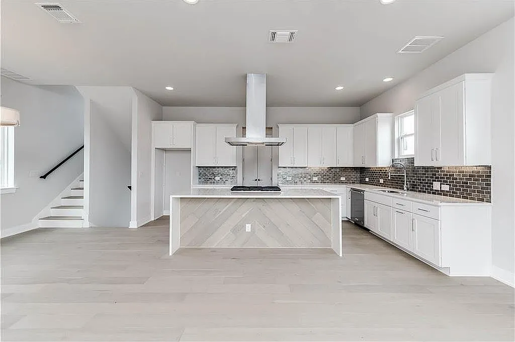 3 bed, 2.5 bath, 2102 sqft, $3,400 — Photo 4