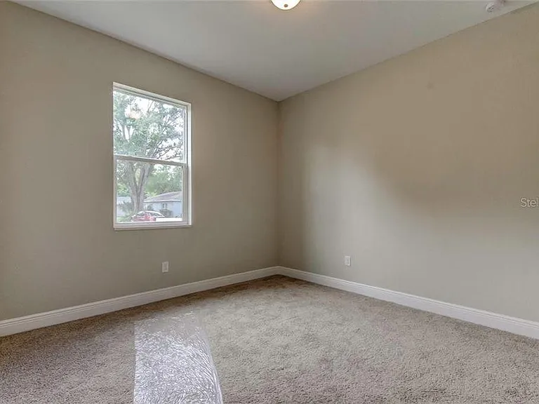 2309 W Saint John St — Photo 8