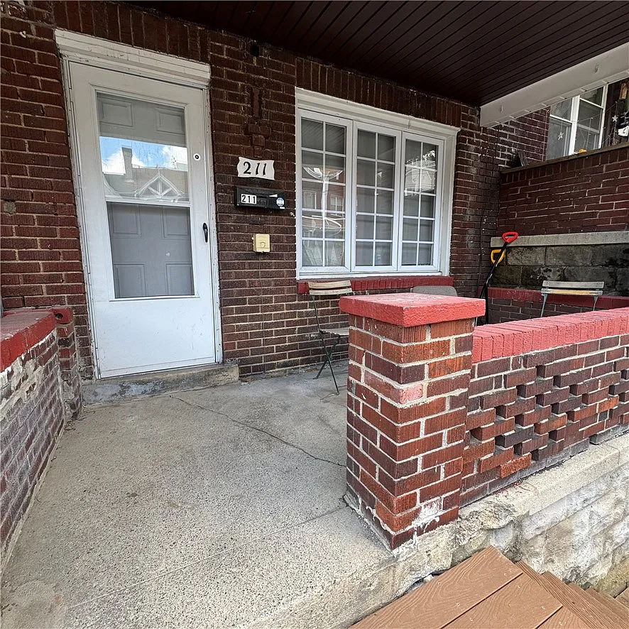 3 bed, 1135 sqft, $3,100 — Photo 2