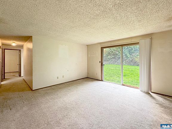 4th image of 2422 Hennessy Ln