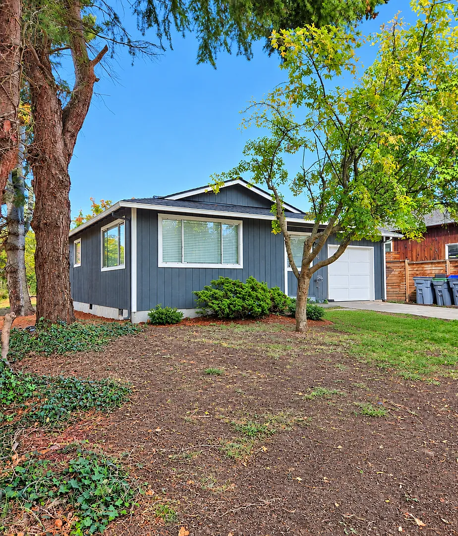 3 Bed, 1 Bath Centrally Located Home For Rent in Port Townsend! — Photo 1