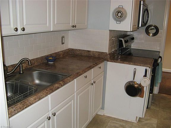 4th image of 2820 Robin Hood Dr