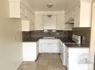 4215 W 130th St #B, Hawthorne, CA 90250