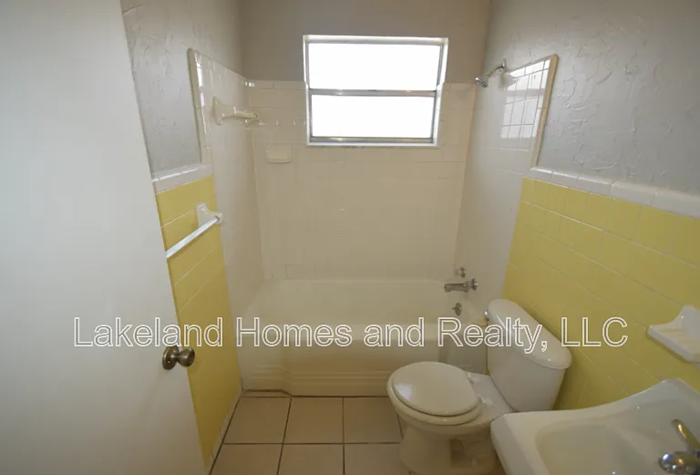 1034 Berkley Rd — Photo 11