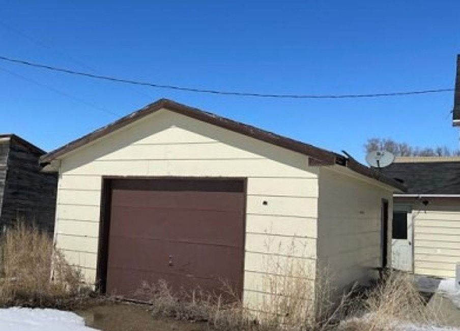 108 Clark Ave, Bainville, MT 59212 Zillow
