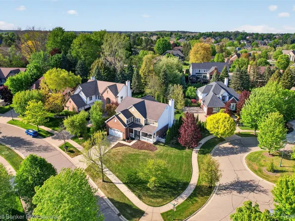 1357 Kentfield Dr, Rochester, MI 48307