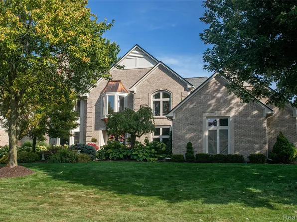 3674 Merriweather Ln, Rochester Hills, MI 48306