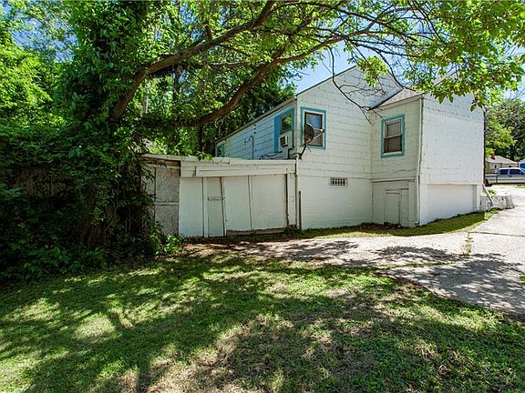 4th image of 2520 Haskell Ave