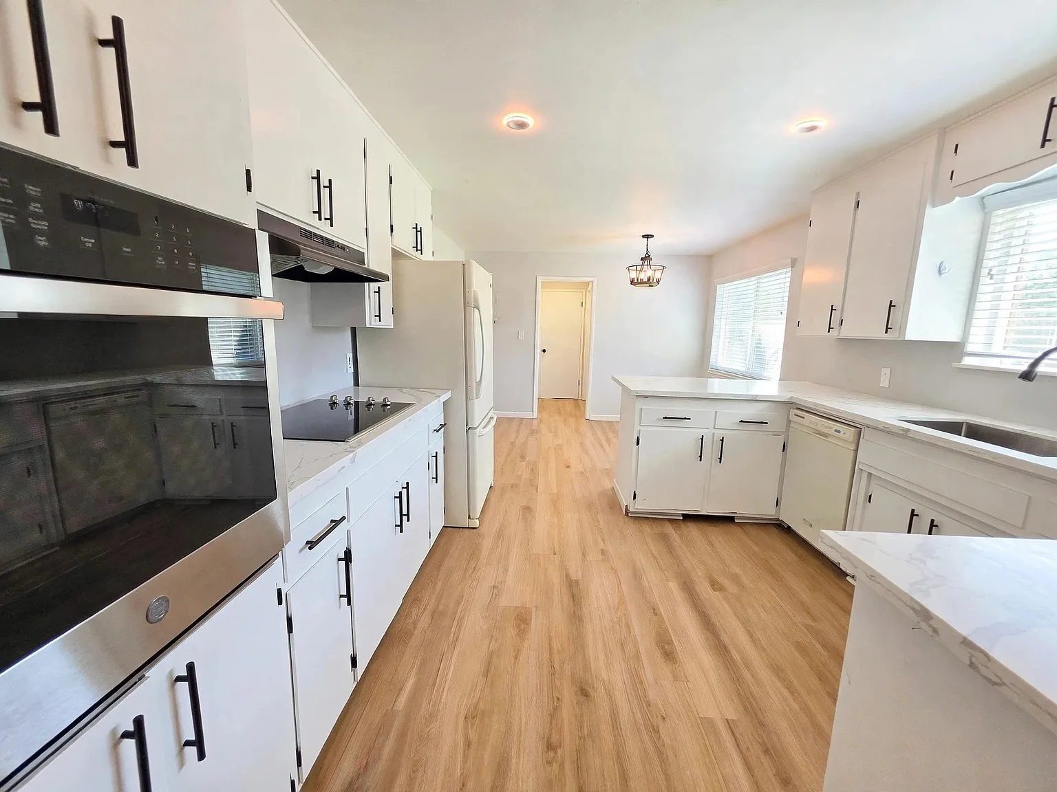 3 bed, 1717 sqft, $4,000 — Photo 2