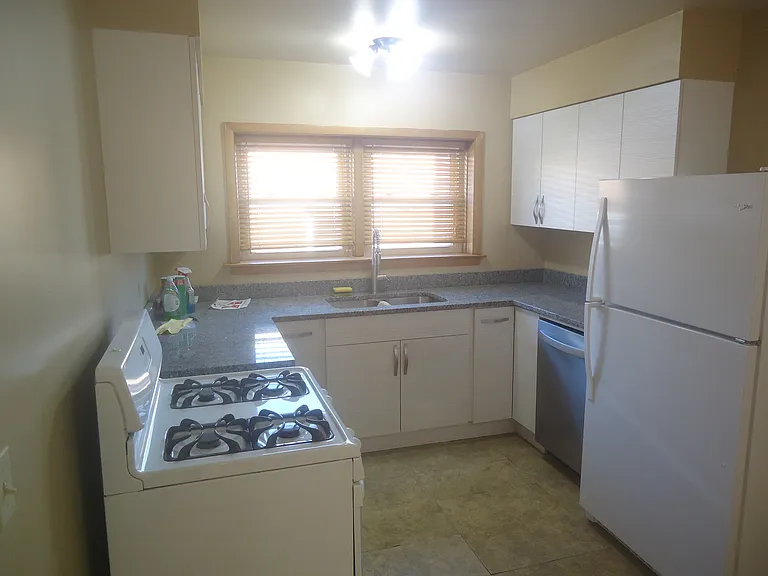 4950 Greenwood St — Photo 7