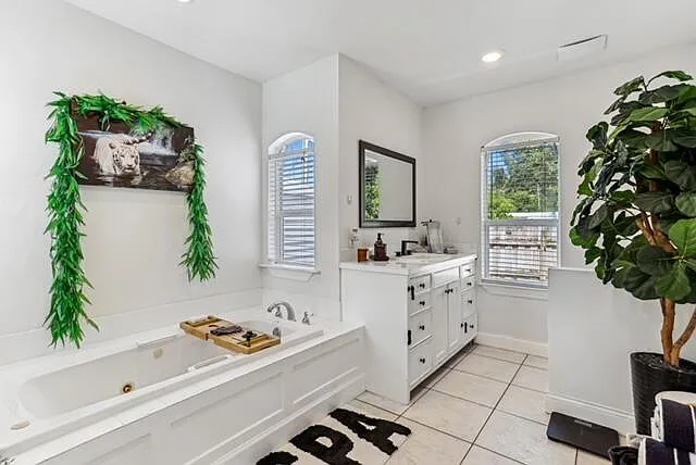 917 W Drew St — Photo 15