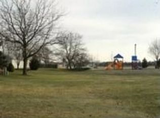 1824 Williamsburg Dr, Streamwood, IL 60107