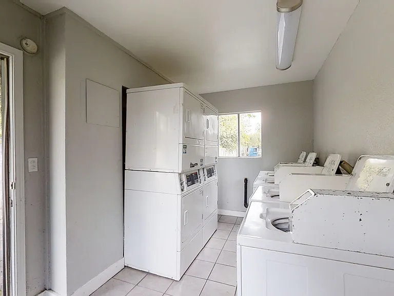 St. Charles Place Apartments — Photo 14