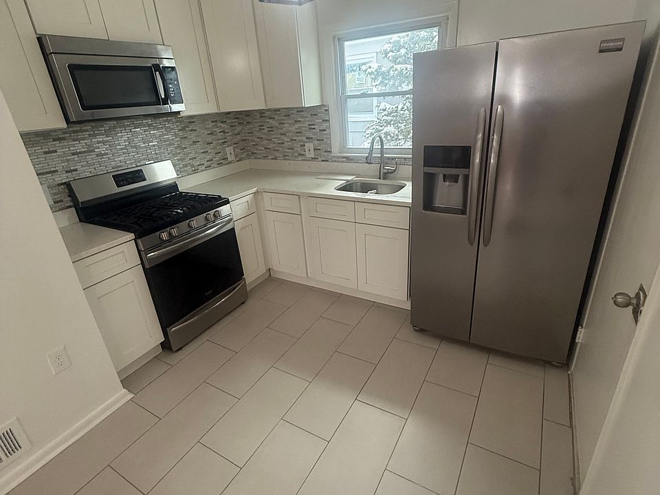1st image of 26 Crescent Ct Floor 2