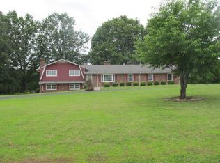 877 Long Cir, Cascade, VA 24069