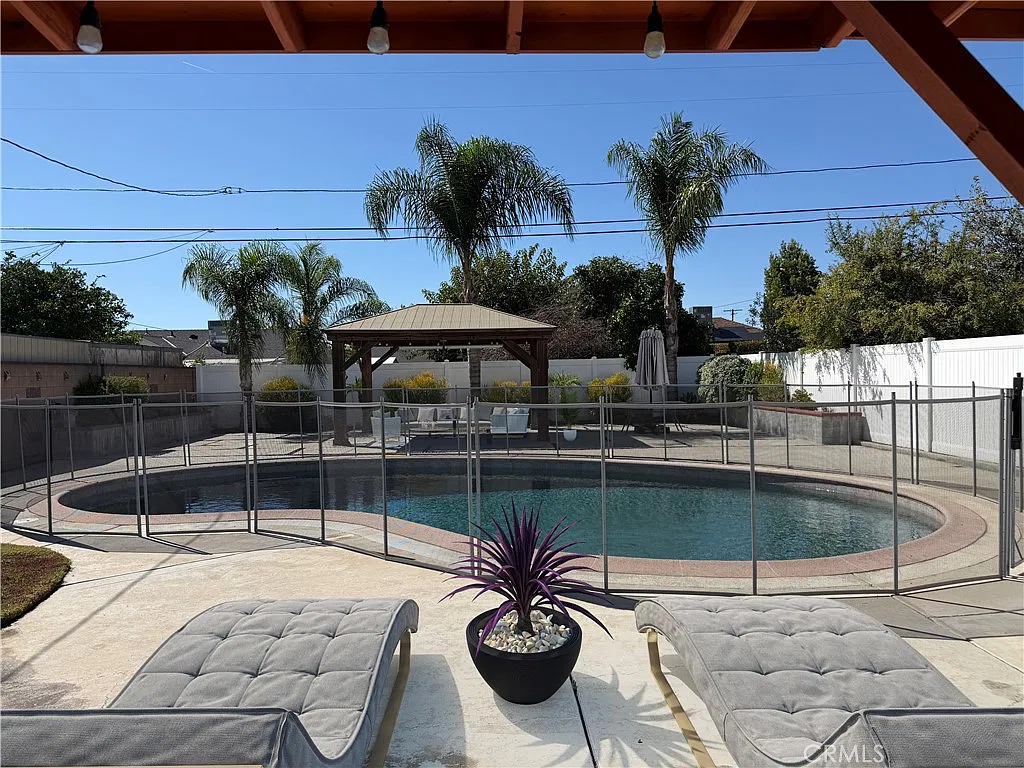 2 bed, 936 sqft, $4,500 — Photo 3