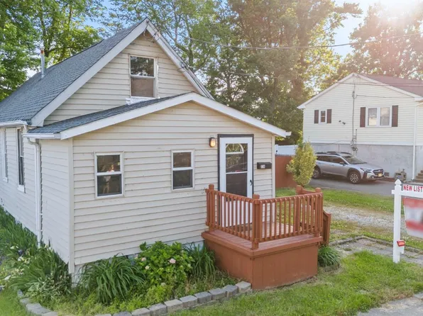 736 3rd St, Union Beach, NJ 07735