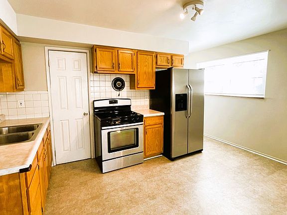 4th image of 1101 Forest Ave