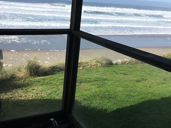 4th image of 1005 NW Harbor Ave