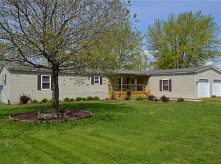 20877 Maple St, Fieldon, IL 62031