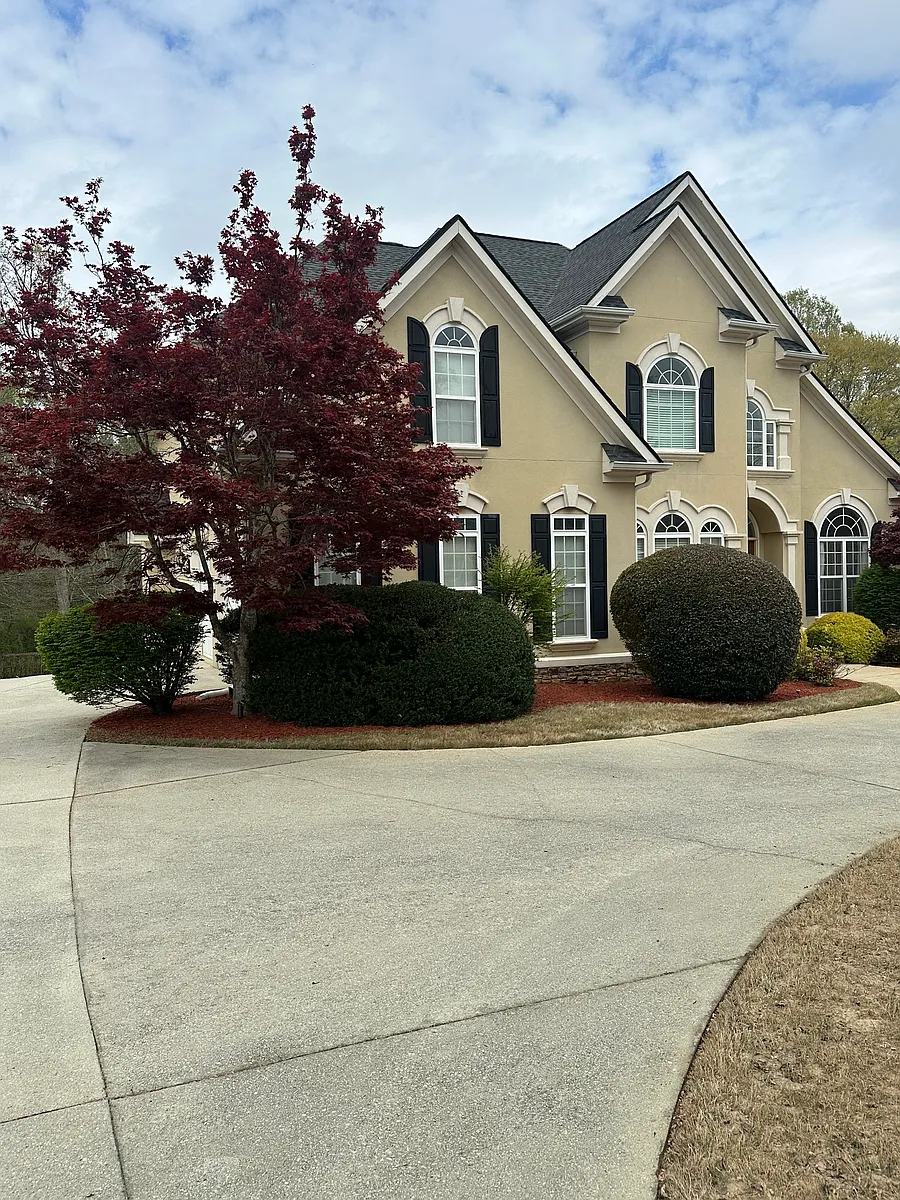 Front driveway - Jimson Cir SE