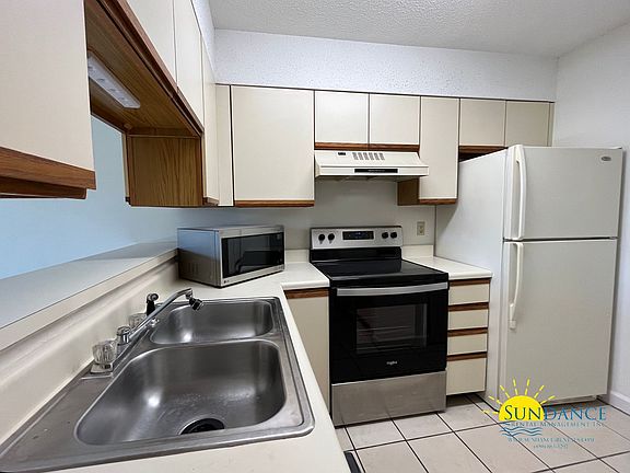 3rd image of 307 Southlake Ct