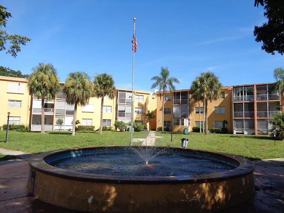 4394 NW 9th Ave #20-1G
