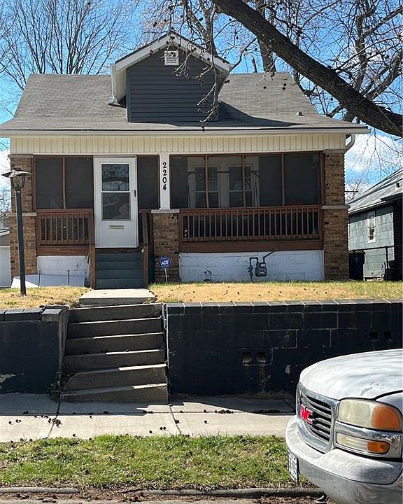 1st image of 2204 Oakley Ave
