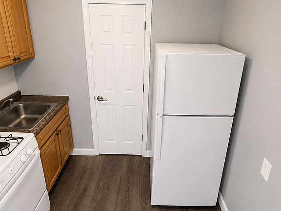 4th image of 1113 Ferry St #3