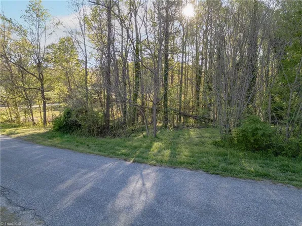 136 Pine Valley Rd, Thomasville, NC 27360