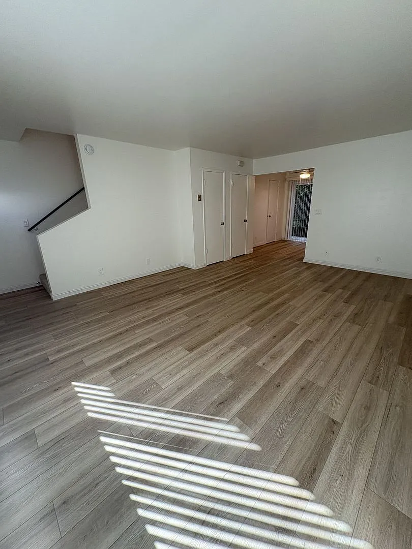 Entrada Townhomes Apartments — Photo 2