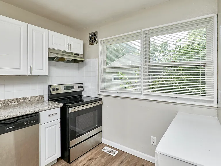 1658 Kappel Dr — Photo 12