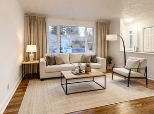 46 Woodlawn Ave N, Mississauga, ON L5G 3K6