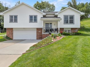 216 Antioch Dr, Council Bluffs, IA 51503