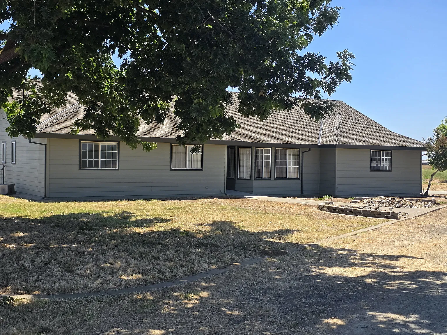 4 bed, 2.5 bath, 2038 sqft, $3,800 — Photo 1