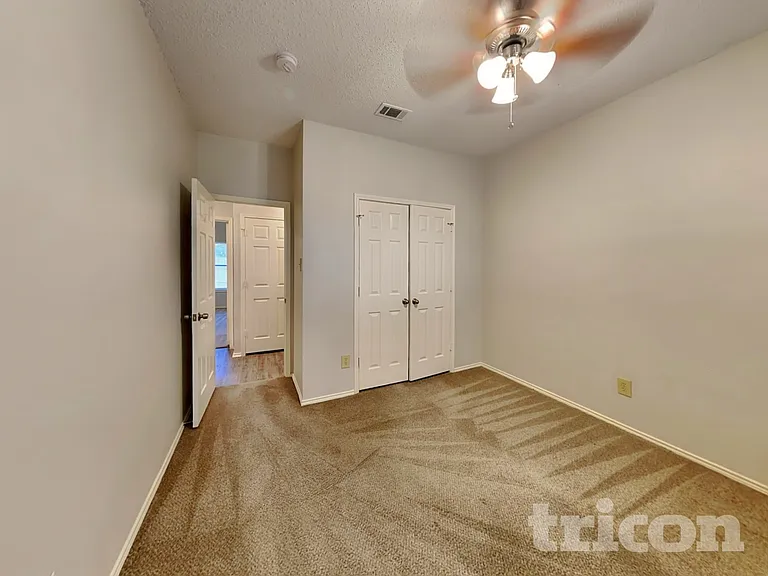 2851 Linden Ln — Photo 12