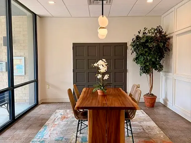 619 King St #210 — Photo 11